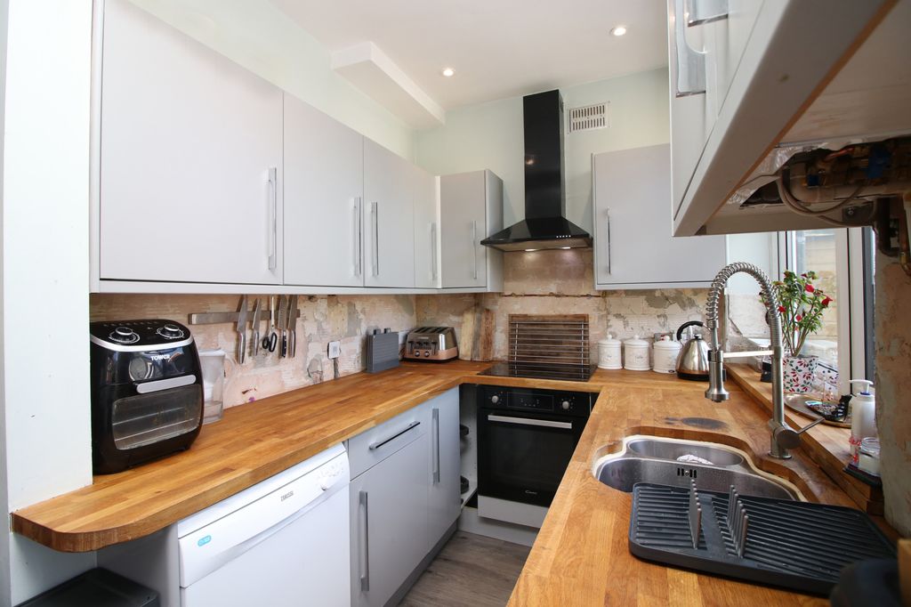 Property photo 2 of 22