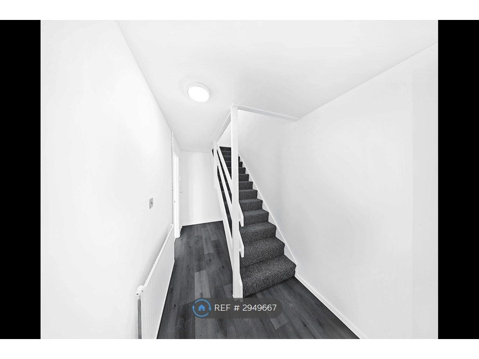 Property photo 2 of 11 Entrance