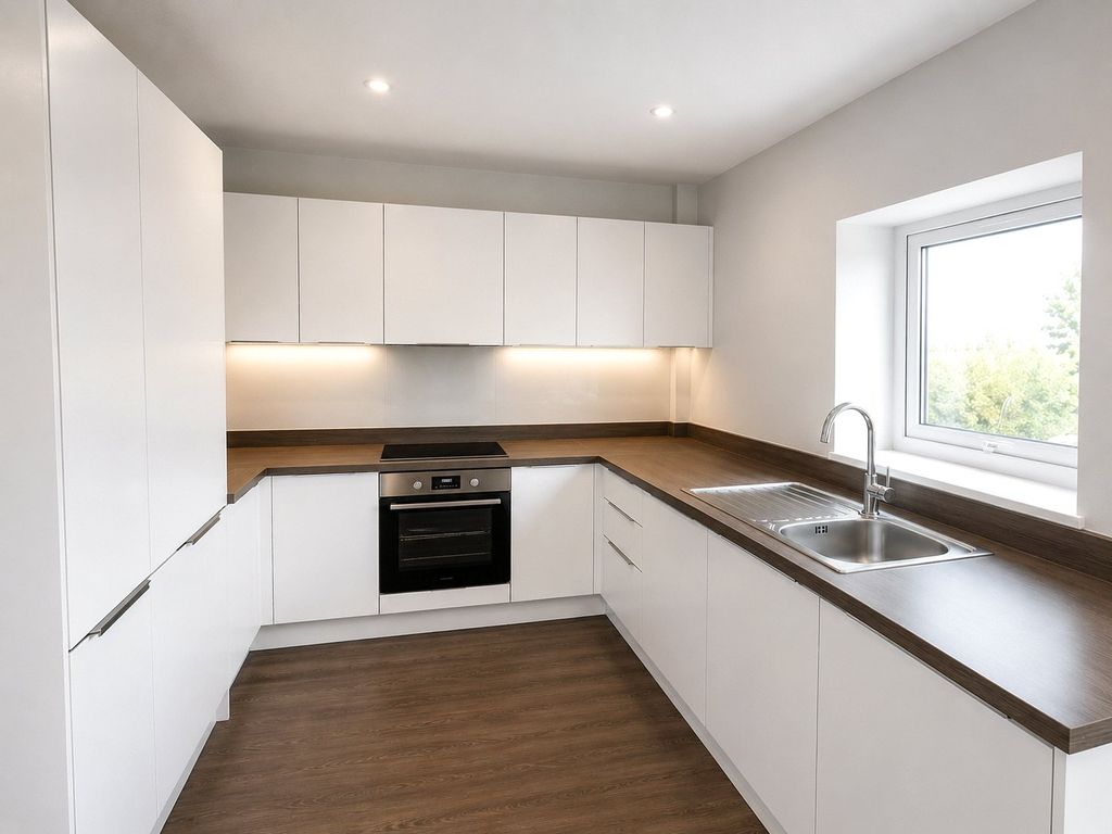 Property photo 3 of 6 Kitchen