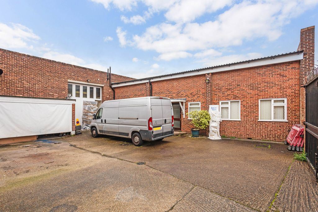 Property photo 2 of 8