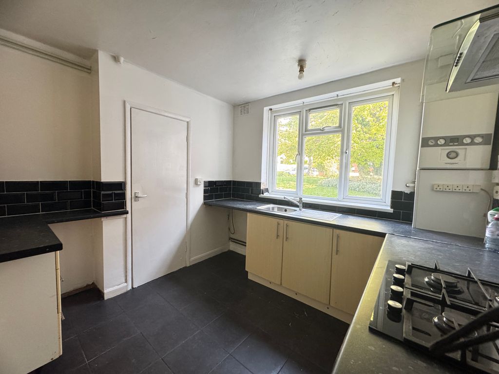 Property photo 3 of 7 Kitchen