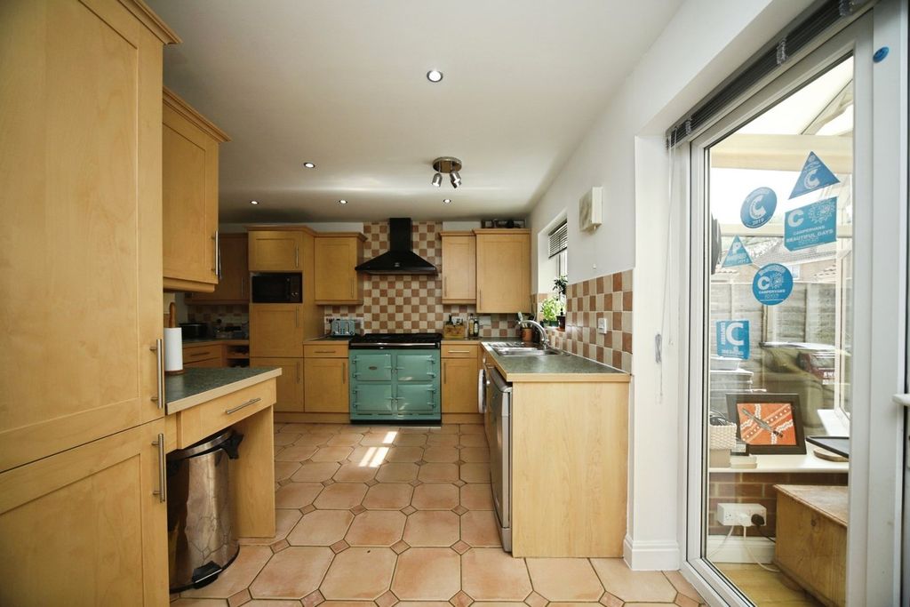 Property photo 2 of 18