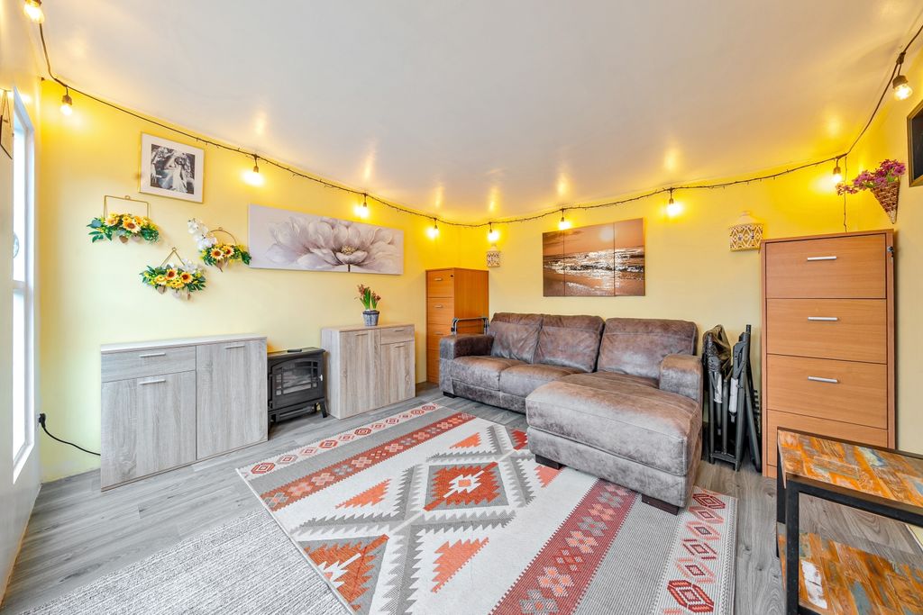 Property photo 2 of 11 1406672-4-69808c0Dedfdc