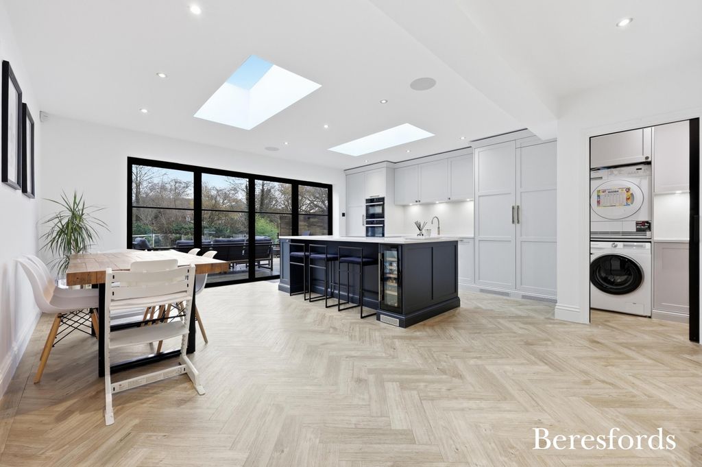 Property photo 3 of 32 Picture No. 18