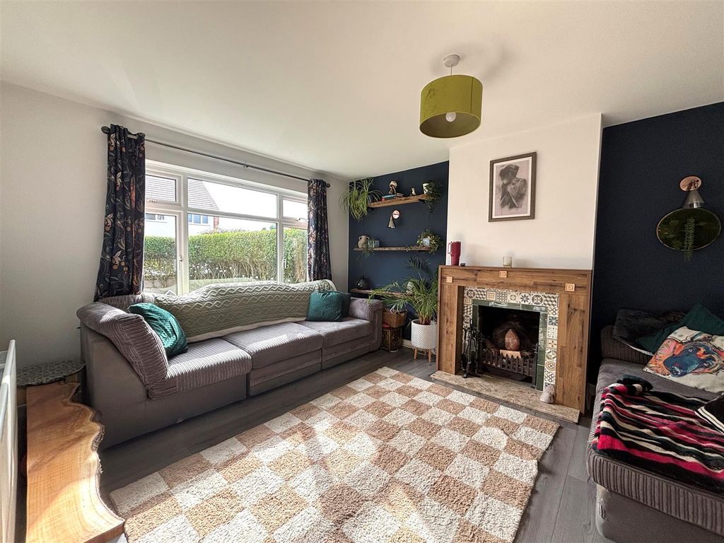 Property photo 2 of 16 Living Room