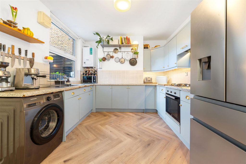 Property photo 3 of 13 The Parade-9.Jpg