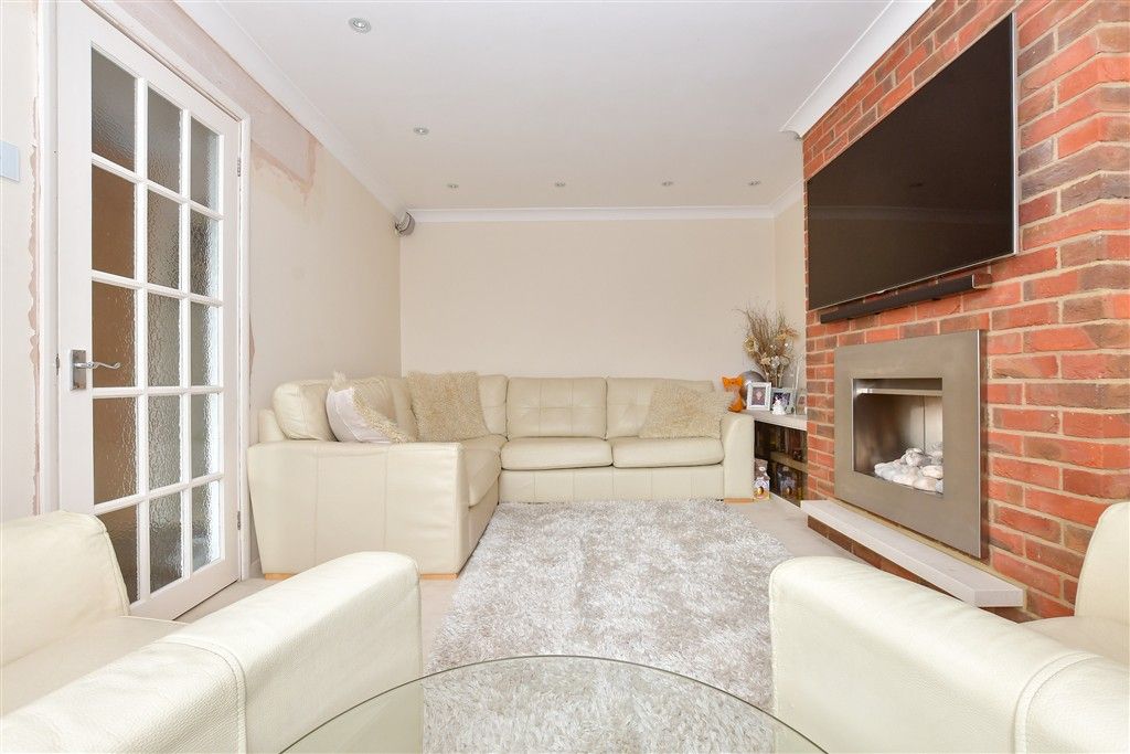 Property photo 2 of 10 Lounge