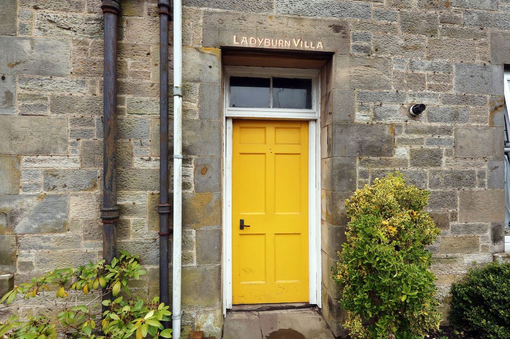 Property photo 3 of 18