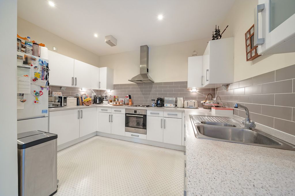 Property photo 2 of 17 Kitchen