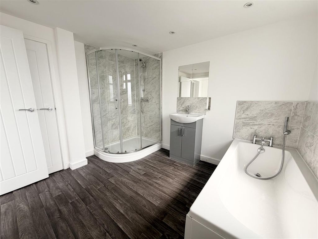 Property photo 3 of 17 Tempimagejniqf0.Jpg