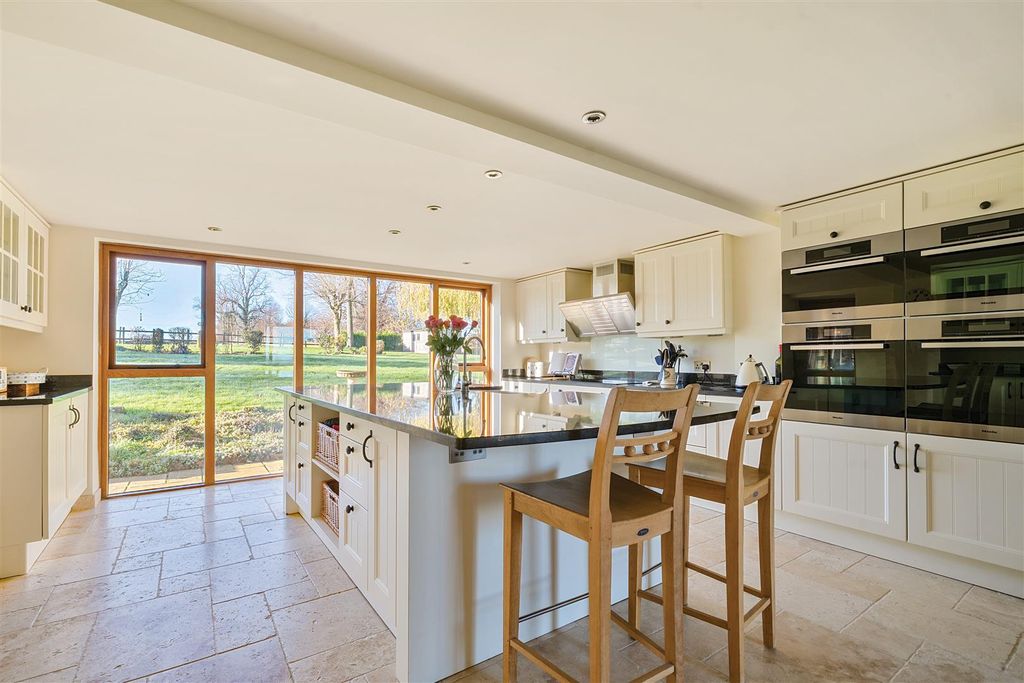 Property photo 3 of 50 1386351-7-693030394B83A-Arw-1.Jpg