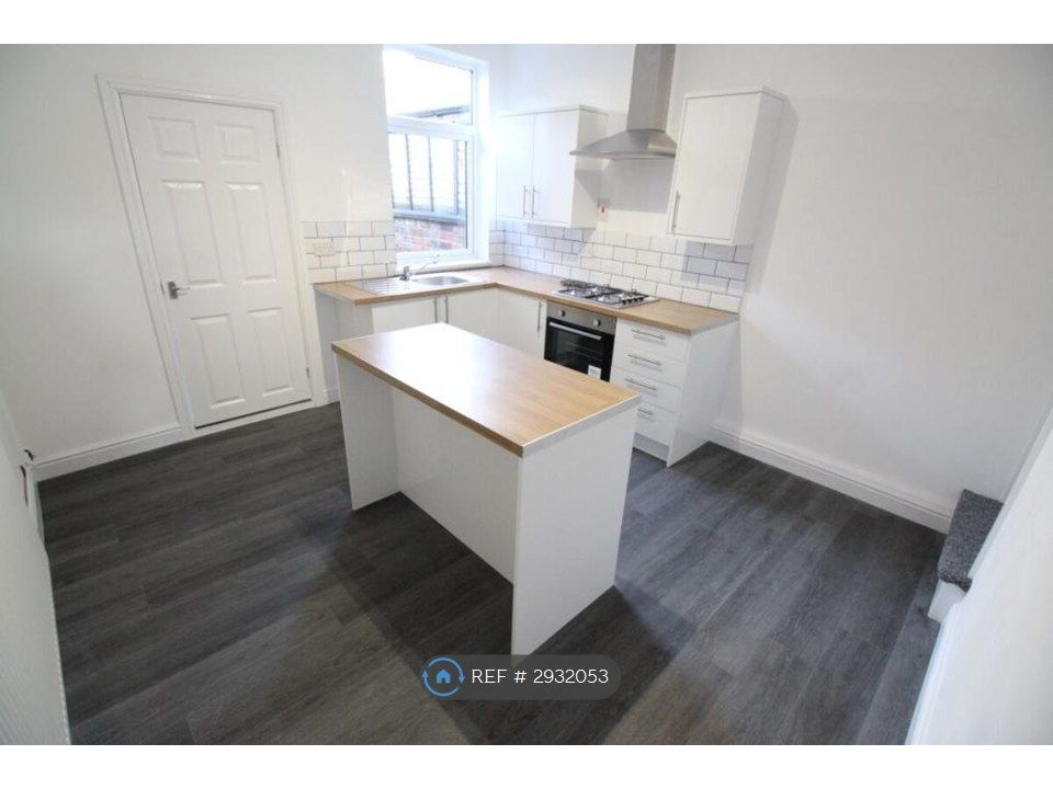 Property photo 3 of 7 Kitchen