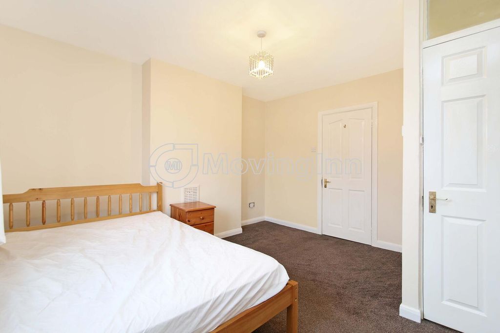 Property photo 3 of 10 Bedroom