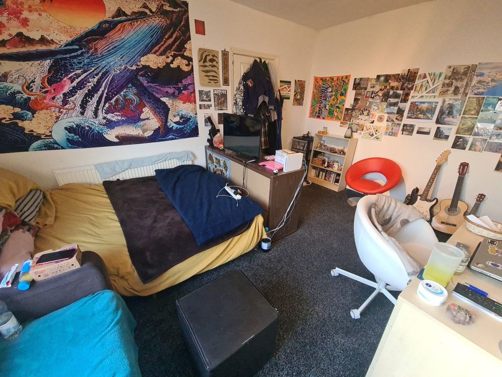 Property photo 2 of 13 A Cozy And Inviting Living Room Filled With Natura...