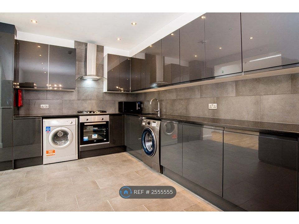Property photo 1 of 25 Contemporary Kitchen With New Appliances