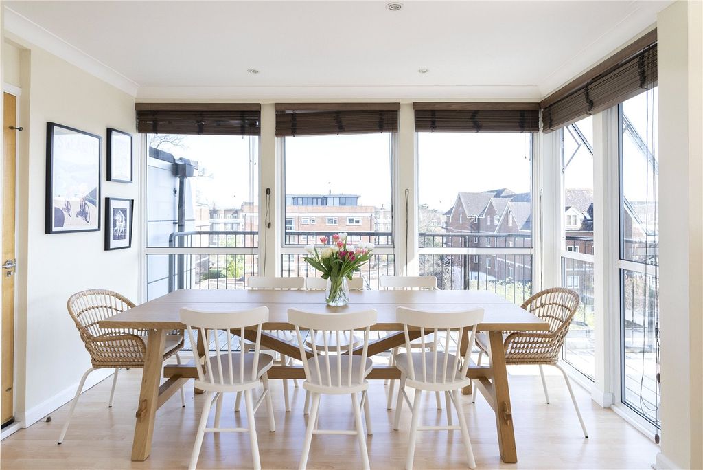 Property photo 3 of 16 Dining Space