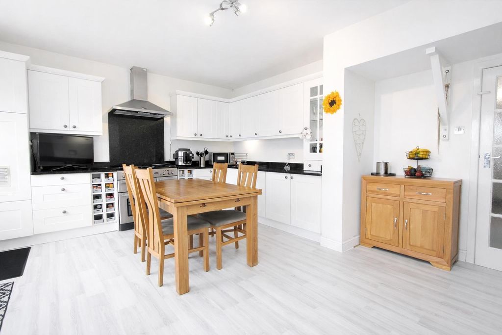 Property photo 3 of 28 Kit B.Jpg