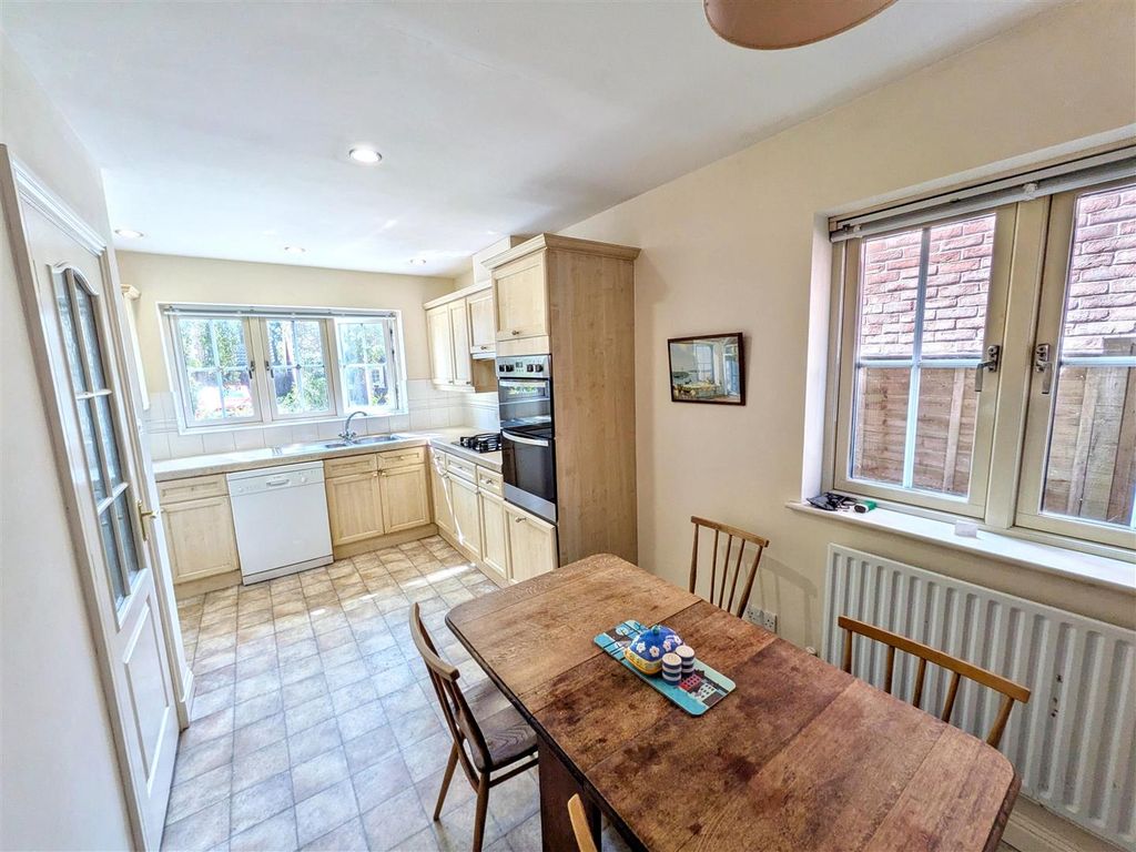 Property photo 2 of 23 Kitchen / Breakfast Room
