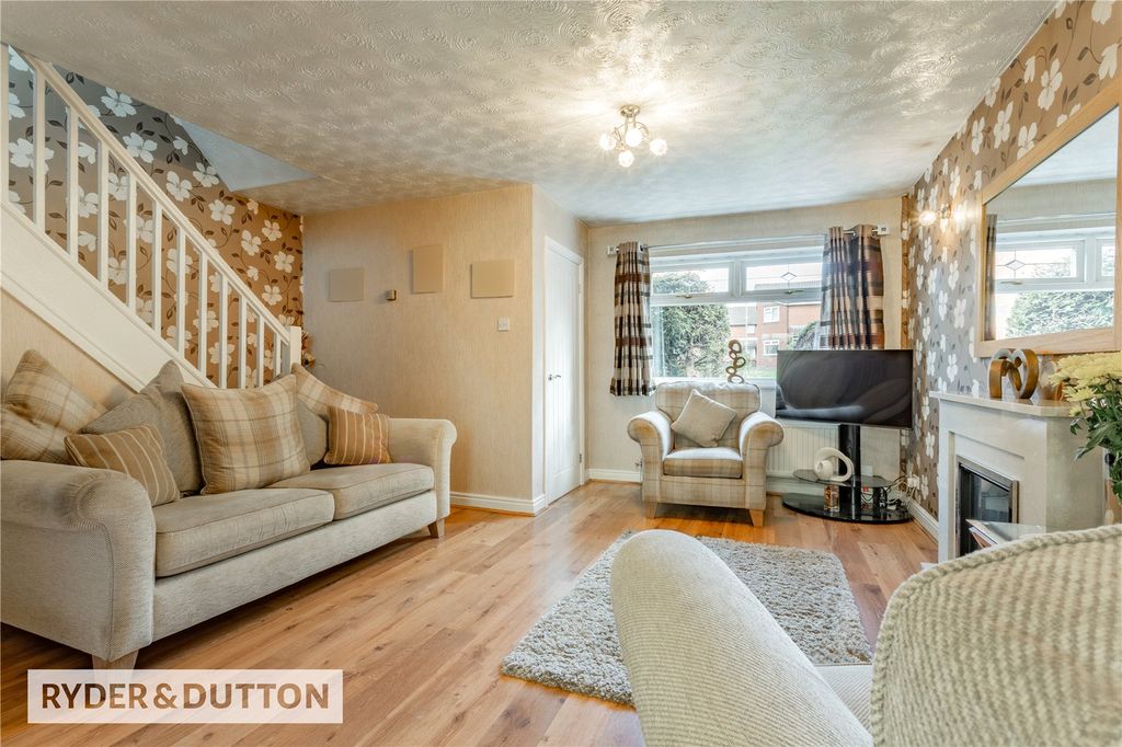 Property photo 3 of 24 Lounge