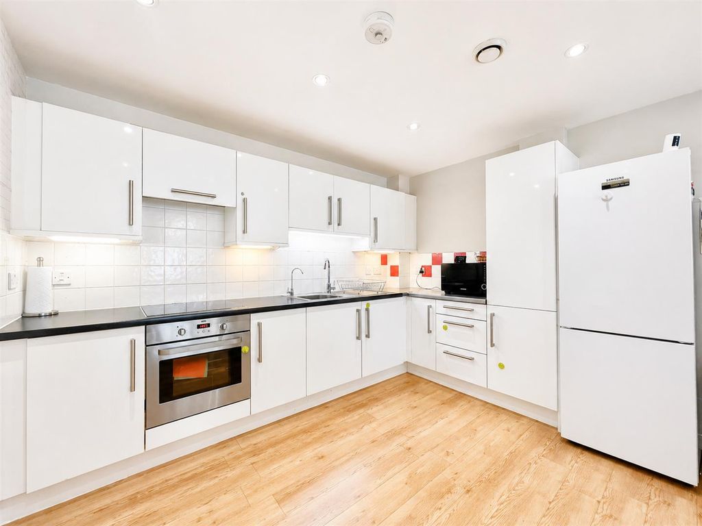 Property photo 2 of 9 Kitchen