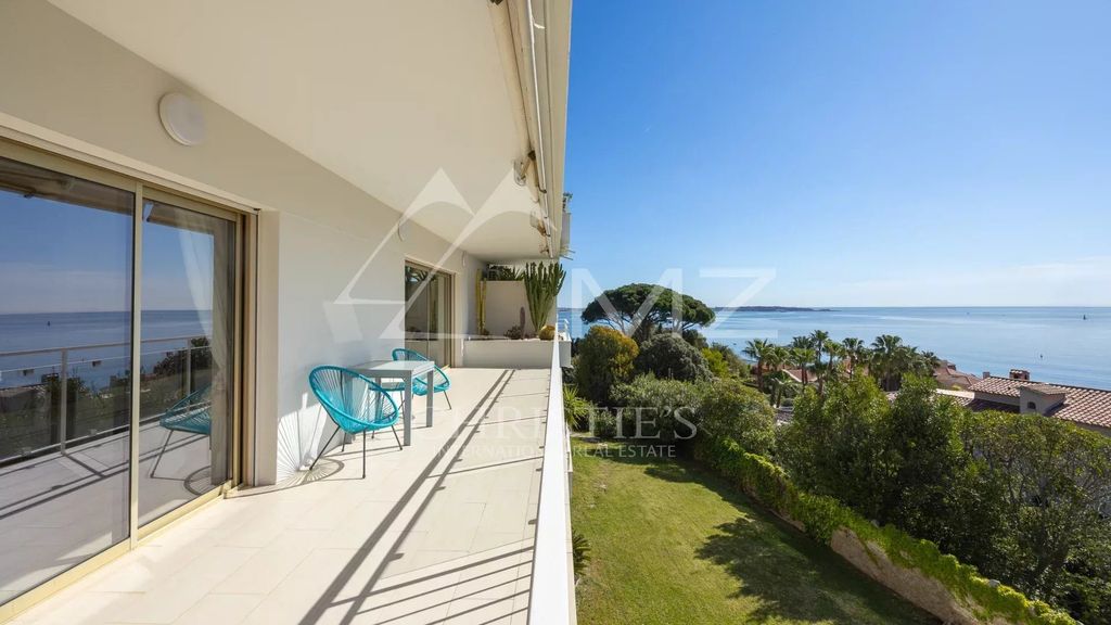 Property photo 1 of 14 A Three-Bedroom Flat In A Stunning Setting