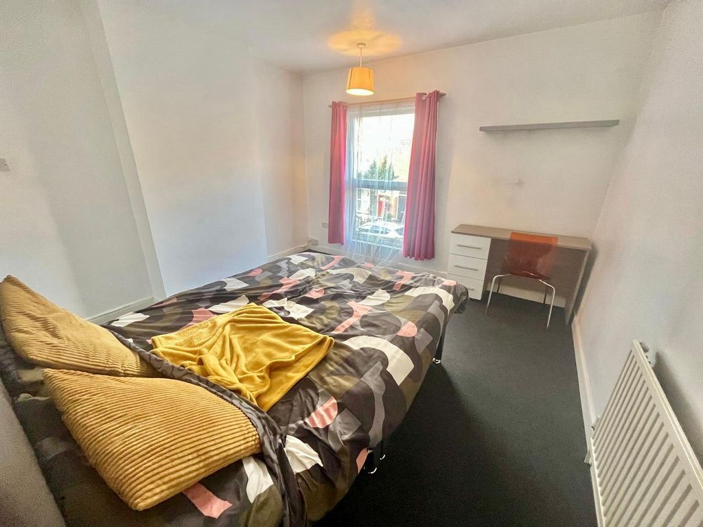 Property photo 2 of 14 Image