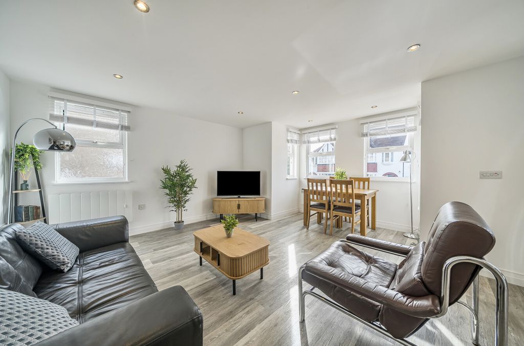 Property photo 3 of 18 1346454-20-68Aeca...