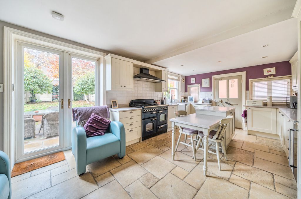 Property photo 2 of 20 1376298-17-6911c0...