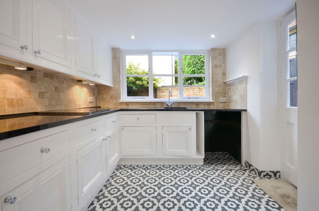 Property photo 3 of 9