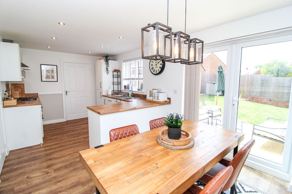 Property photo 2 of 23 Kitchen/Diner