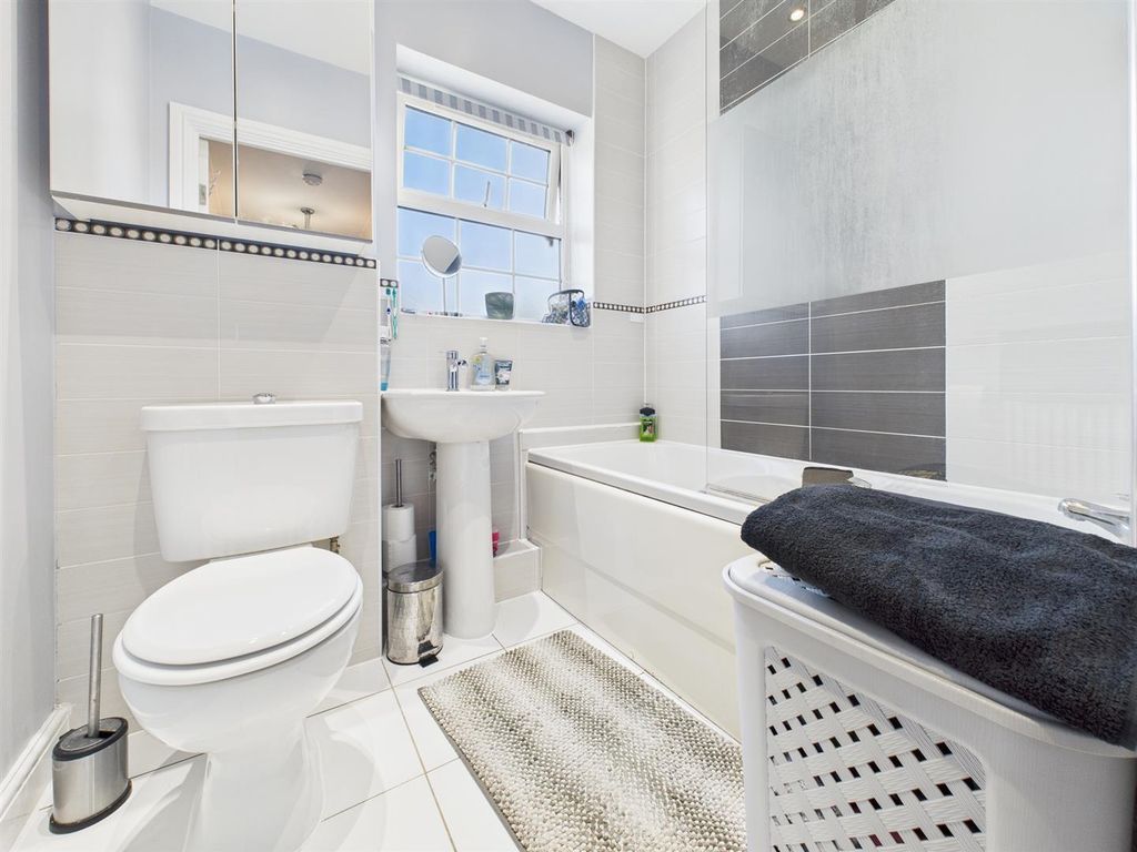 Property photo 3 of 9 Cam04907G0-Pr0150-Still003.Jpg