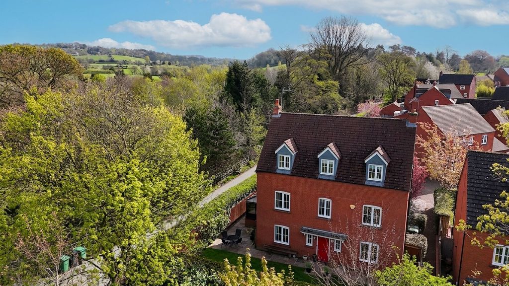 Property photo 1 of 32