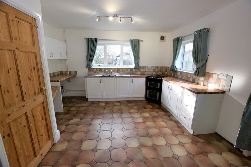 Property photo 3 of 11 Photo 03