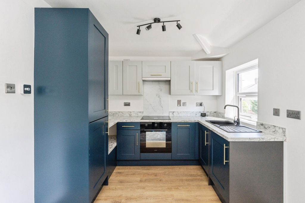 Property photo 2 of 15 Pbox-Img.Jpg