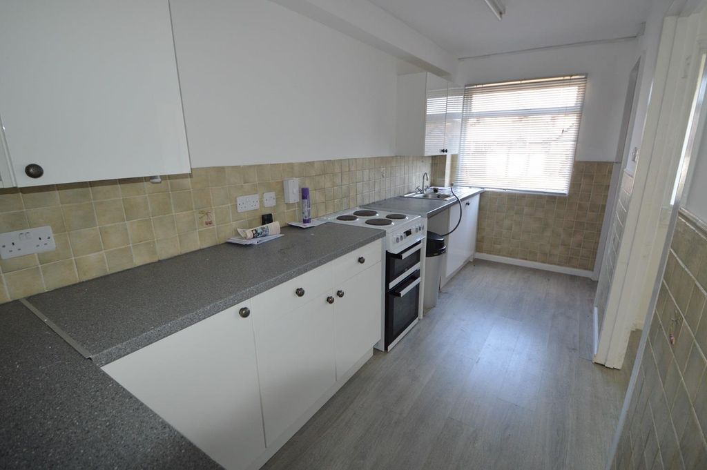 Property photo 3 of 11 Kitchen.Jpg