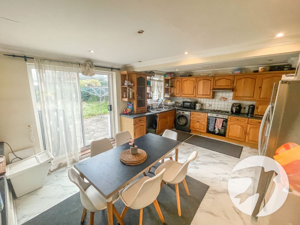 Property photo 2 of 14 Picture No. 15