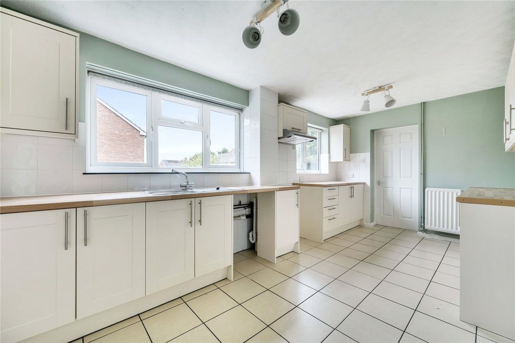 Property photo 2 of 12 Kitchen