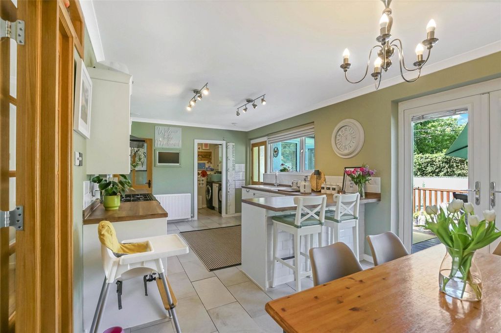 Property photo 3 of 20 Dining Kitchen