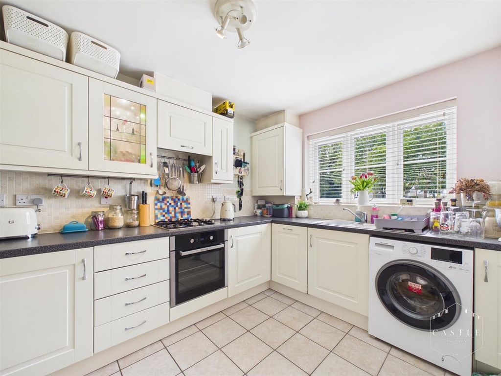 Property photo 3 of 14 Kitchen