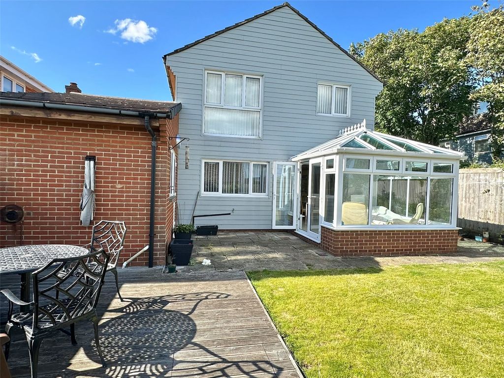 Property photo 2 of 25 Picture No. 11