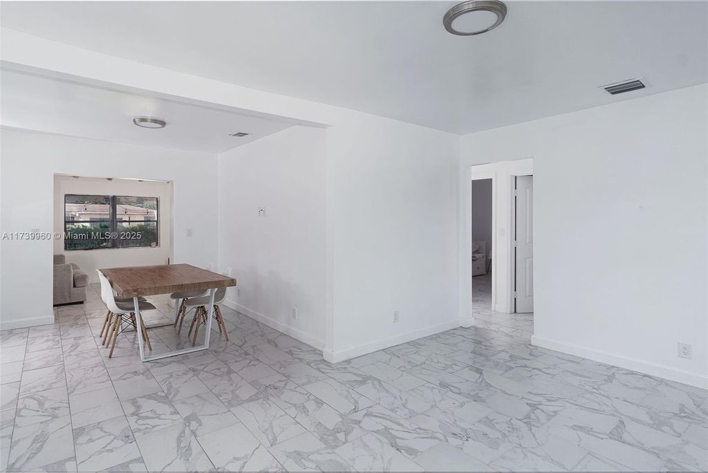 Property photo 3 of 4 <Alttext/>