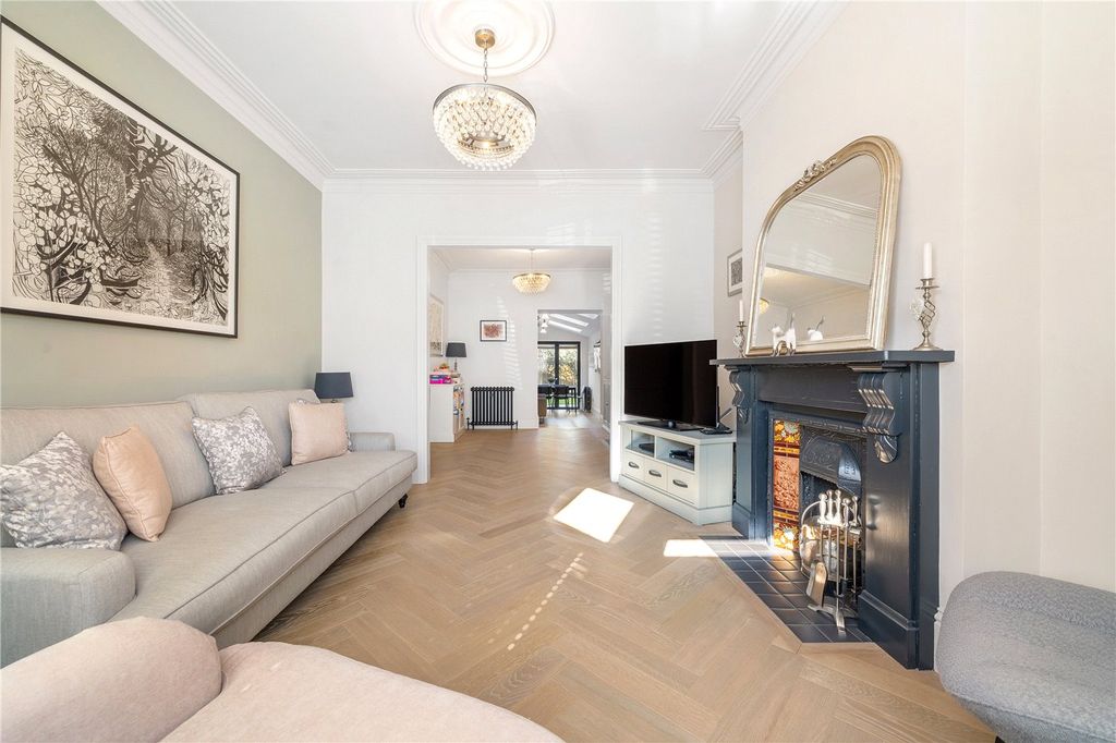 Property photo 3 of 21 Reception