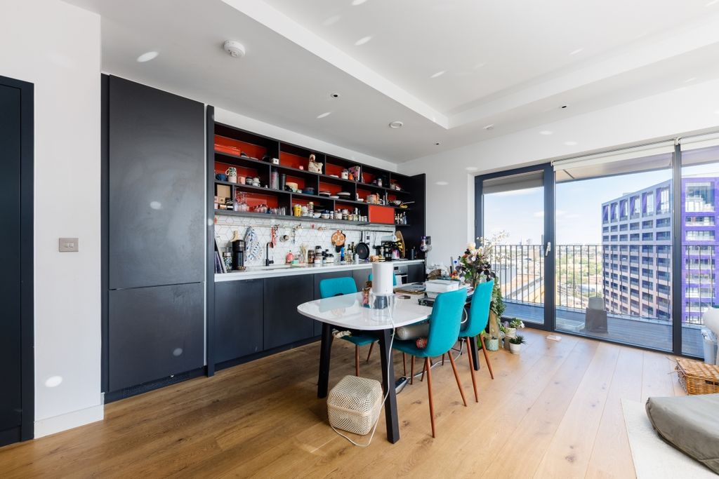 Property photo 3 of 10 Modena House Flat...