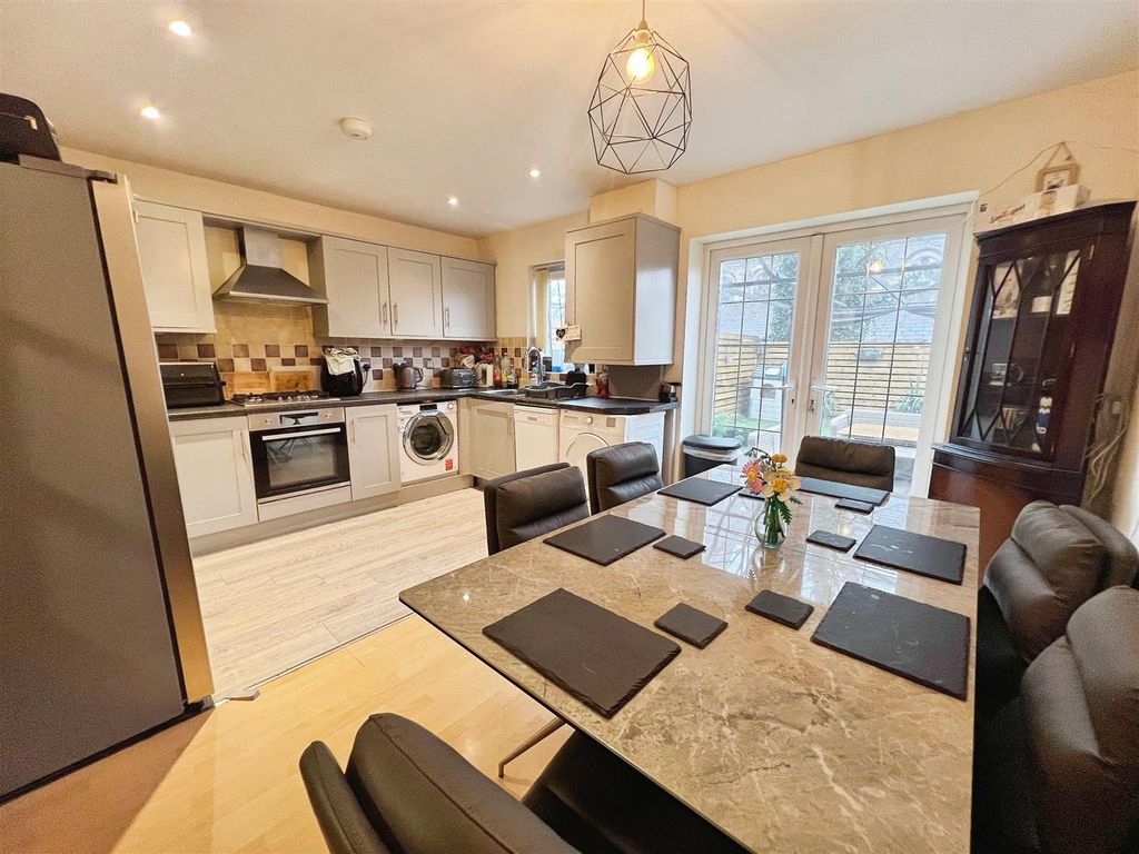 Property photo 2 of 32 Dining Kitchen