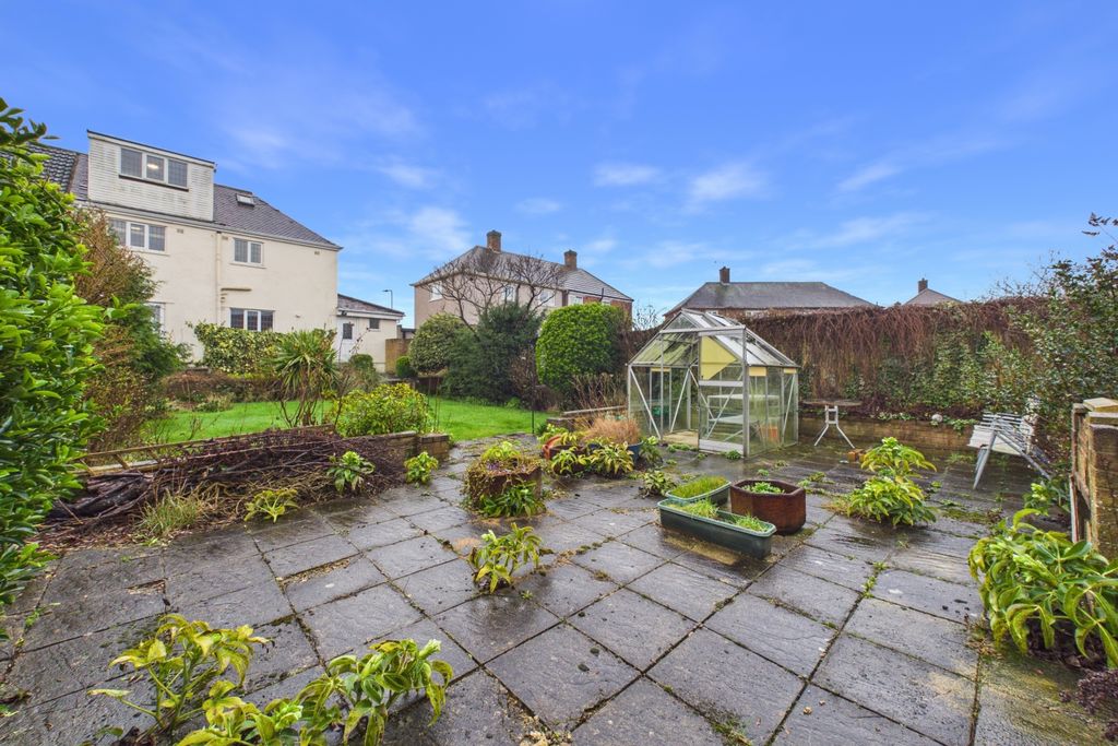 Property photo 2 of 26 Garden