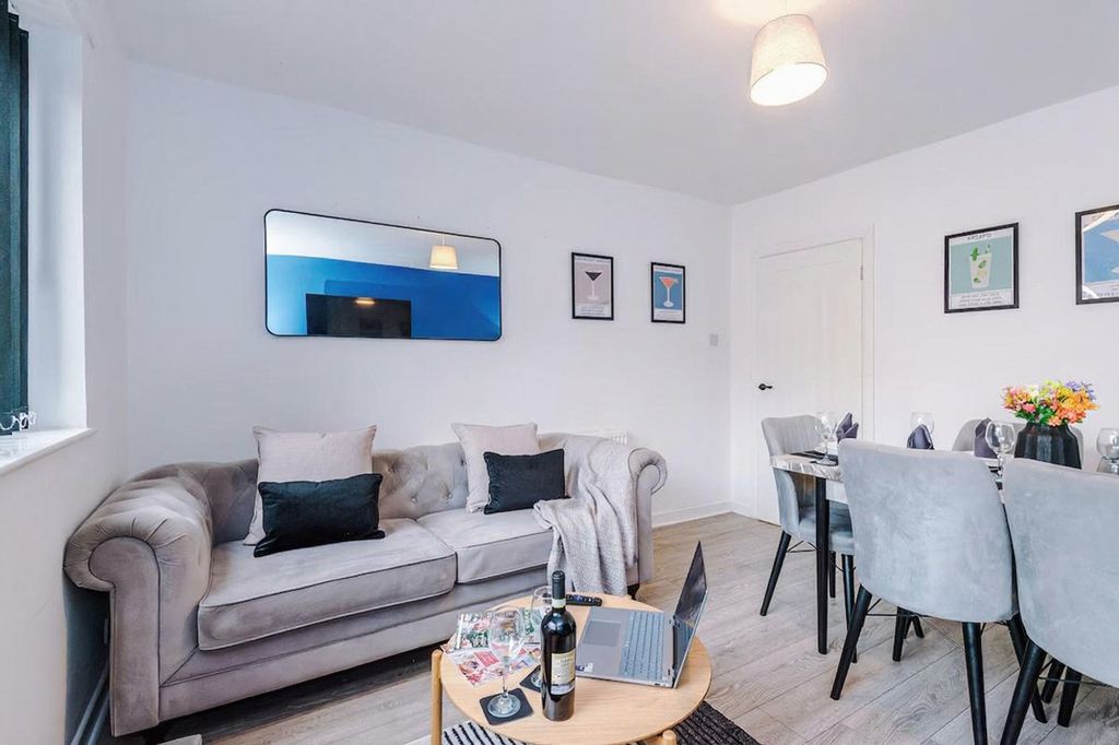 Property photo 1 of 41 Living Room