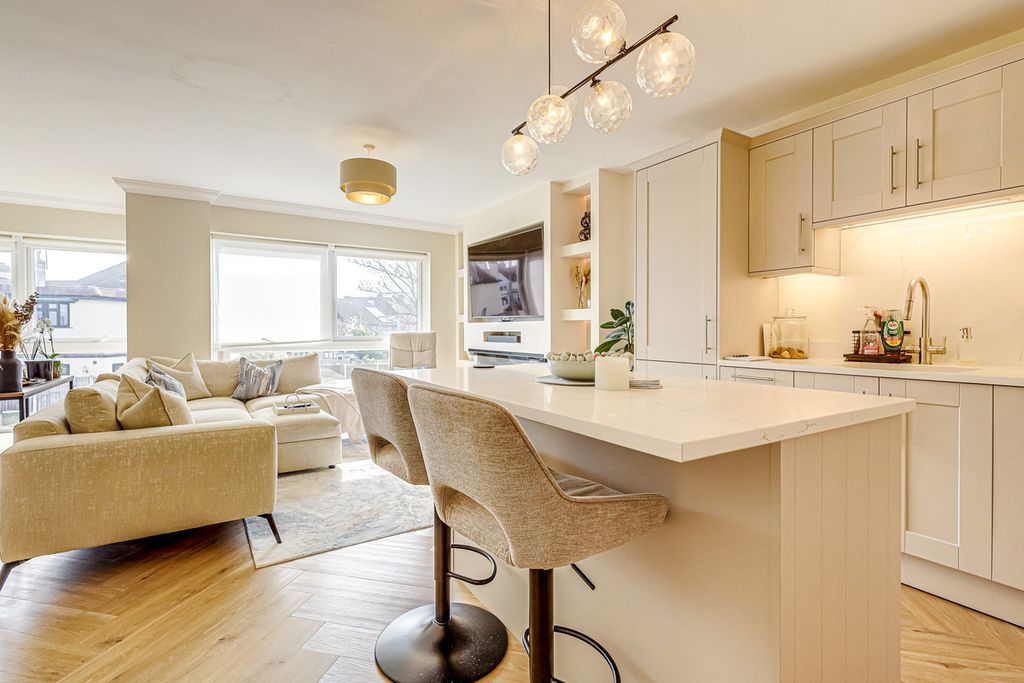 Property photo 3 of 26