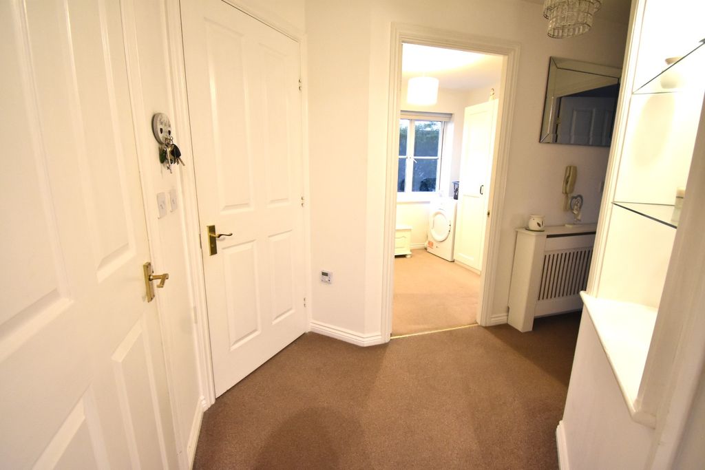Property photo 2 of 8 5546152