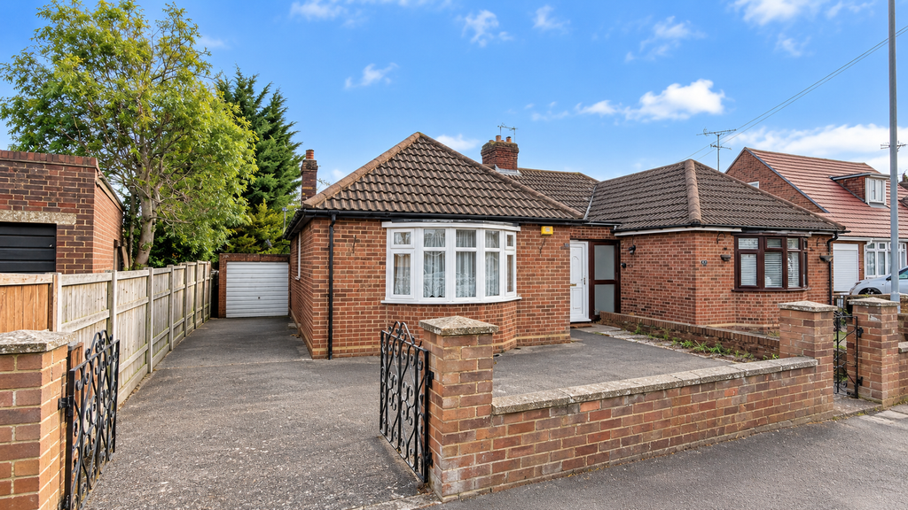 Property photo 1 of 18 36C88098-9D75-405B-Bfde-51C1Be869Cf8