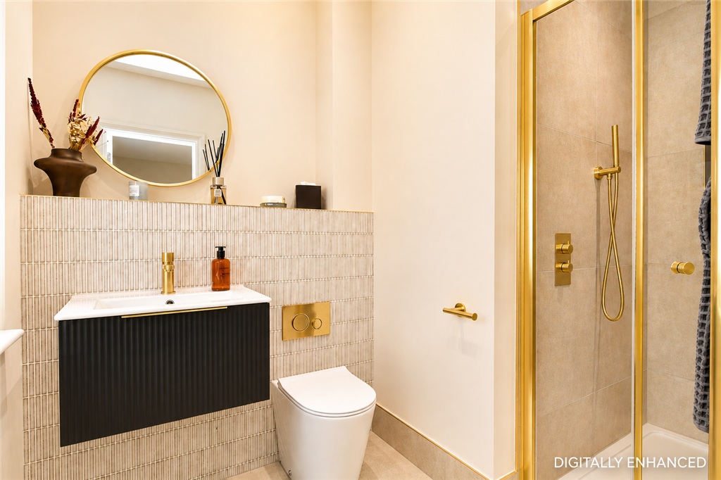 Property photo 2 of 12 En-Suite